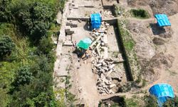 Amasra'da temel kazısında rastlanılan tarihi kalıntılar kayıt altına alınıyor