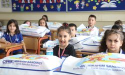 Samsun'da ilkokula başlayan 2 bin öğrenciye çanta ve kırtasiye desteği