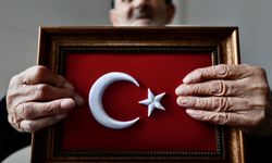 CUMHURİYET'İN 100. YILI -  Cumhuriyetle yaşıt Harun dedenin elinden Türk bayrağı, dilinden vatan sevgisi eksik olmuyor