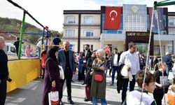 Ladik'te Cumhuriyet Bayramı dolayısıyla çelenk sunma törene düzenlendi