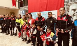 Bolu'da 100 çocuğa oyuncak polis arabası hediye edildi