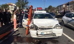 Düzce'de cip ile otomobilin çarpışması sonucu 5 kişi yaralandı