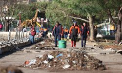 Fırtına ve selden etkilenen Zonguldak'ta temizlik çalışmaları yapılıyor