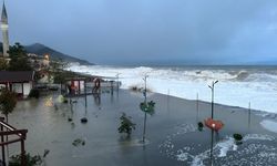 GÜNCELLEME 2 - Karadeniz'de fırtına dev dalgalar oluşturdu