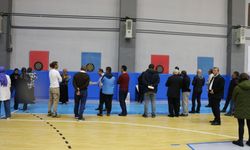 Of'ta öğretmenler arası dart turnuvası düzenlendi