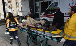 Sinop'ta otomobilin istinat duvarına çarptığı kazada 2 kişi yaralandı