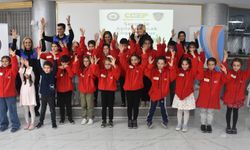 Sinop’ta işaret dili öğrenen çocuklar engelliler için sahne aldı