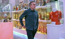 Trabzonspor teknik direktörü Abdullah Avcı, Şamil Ekinci Müzesi'ni ziyaret etti
