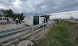 Amasya'da devrilen minibüsün sürücüsü hayatını kaybetti