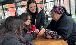 Bolu'da lise öğrencileri huzurevi sakinlerinin doğum gününü kutladı