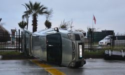 Bulancak'ta otomobilin devrildiği kazada maddi hasar oluştu