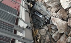 Karabük'te demir yoluna düşen kaya parçaları nedeniyle yük treni raydan çıktı
