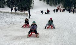 Ilgaz Dağı'ndaki Yurduntepe Kayak Merkezi'nde tatil yoğunluğu sürüyor