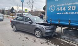 Samsun'da tıra arkadan çarpan otomobilin sürücüsü yaralandı