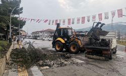 Osmancık'ta tarihi Kandiber Kalesi'nden kopan kaya parçası caddeye düştü