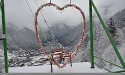 Trabzon'un yüksek kesimlerine kar yağdı