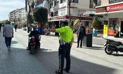 Bolu'da trafiğe kapalı caddeyi kullanan motosiklet sürücüleri denetlendi