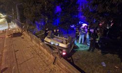 Samsun’da otomobil duvara çarparak tarlaya devrildi, biri ağır iki kişi yaralandı
