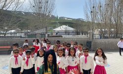 Tekkeköy'de hazırlanan 23 Nisan kıyafetleri Van'daki çocuklara ulaştı