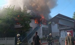 Bolu'da 2 katlı evde çıkan yangın hasara neden oldu