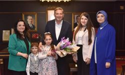 Minik öğrencilerden Tekkeköy Belediye Başkanı Candal'a ziyaret