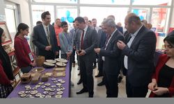 Suluova'da TÜBİTAK 4006 Bilim Fuarı açıldı