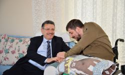 Trabzon Büyükşehir Belediye Başkanı Genç, bedensel engelli vatandaşın evine konuk oldu