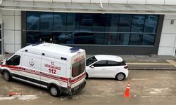 Sinop'ta bariyere çarpan otomobildeki 3 kişi yaralandı