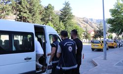 Amasya'da araçlarda 15 düzensiz göçmen yakalandı