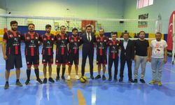 Dikmen'de voleybol turnuvası düzenlendi