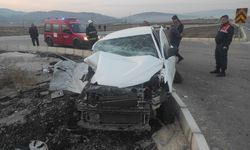 Çorum'da otomobille traktörün çarpışması sonucu 5 kişi yaralandı