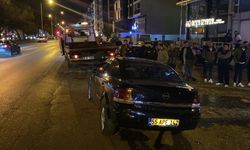 Samsun'da otomobil otobüs durağına çarptı, 3 üniversite öğrencisi yaralandı