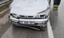 Tokat'ta cip ile otomobilin çarpıştığı kazada 2 kişi yaralandı