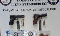 Çarşamba'da araçlarda ruhsatsız tabanca ve uyuşturucu bulundu