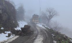 Tokat İl Özel İdaresi ilçelerde karla mücadele ve yol düzenleme çalışmalarına devam ediyor