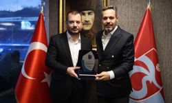 Trabzonspor Kulübü Başkanı Doğan'dan eski kurul ve komisyon başkanlarına plaket