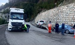 Bolu'da tırla çarpışan otomobildeki 4 kişi yaralandı