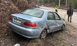 Karabük'te toprak yığınına çarpan otomobildeki 3 kişi yaralandı