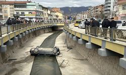 Tokat'ta dereye düşen otomobilin sürücüsü yaralandı