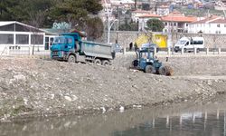 Amasya Yeşilırmak'ta temizlik ve dolgu çalışması devam ediyor