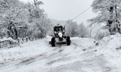 Bafra'da 19 kırsal mahallede kar küreme çalışması yapılıyor