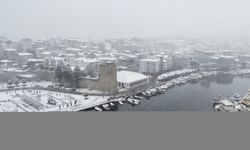 Beyaza bürünen Sinop Kalesi ve Tarihi Cezaevi dronla görüntülendi