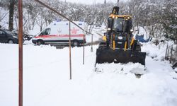 Giresun'da rahatsızlanan hasta yol açılarak hastaneye kaldırıldı