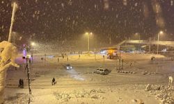 Karadeniz Sahil Yolu'nun Trabzon-Giresun güzergahı, iki tırın çarpışması sonucu ulaşıma kapandı