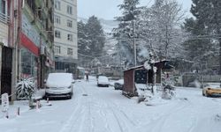 Karadeniz'de hava ulaşımına kar engelli devam ediyor