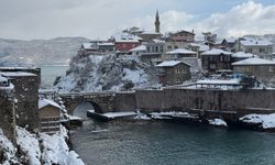 "Karadeniz'in incisi" Amasra'da kar yağışıyla güzel manzaralar oluştu