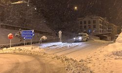 Kastamonu'da yoğun kar nedeniyle bazı yollar tır ve çekicilerin geçişine kapatıldı