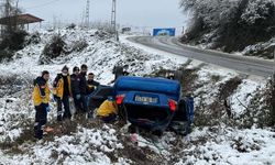 Samsun'da devrilen otomobildeki 3 kişi yaralandı