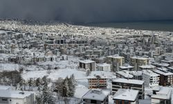 Samsun'da kar aralıklarla sürüyor