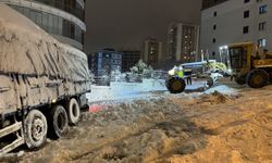 Samsun'da kar nedeniyle yolda kalan araçlar kurtarıldı